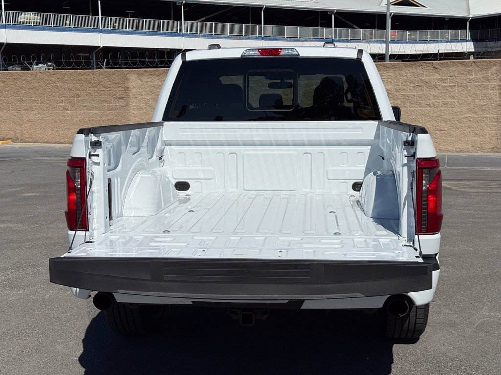 New 2026 Oxford White Ford XLT image 16