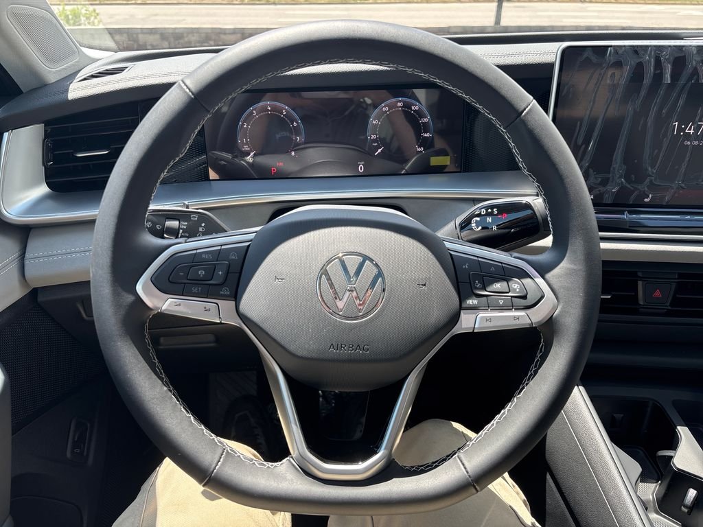 New 2026 Platinum Gray Metallic Volkswagen 2.0T SE image 14