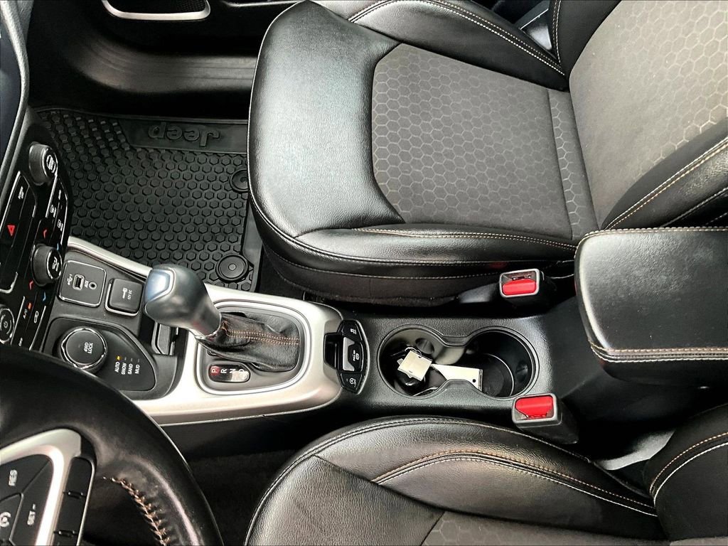 Used 2021 Blue Jeep Latitude image 19