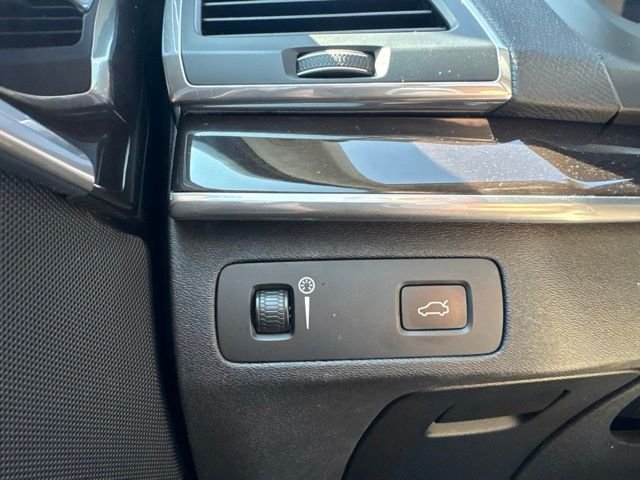 Used 2019 Black Volvo T5 Momentum image 27