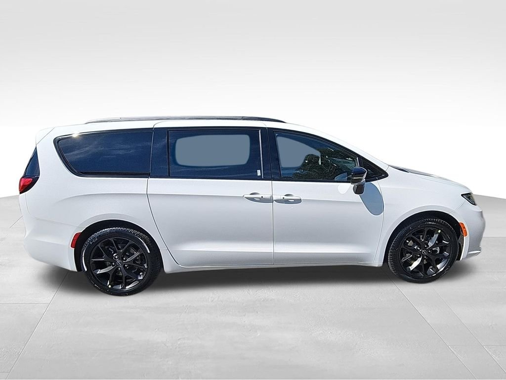 2026 Chrysler Pacifica Limited - Photo 12