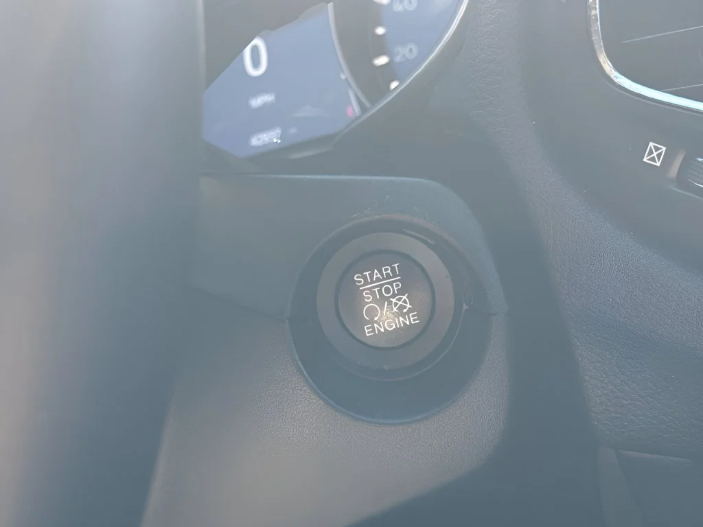 Used 2019 Red Jeep Latitude image 21