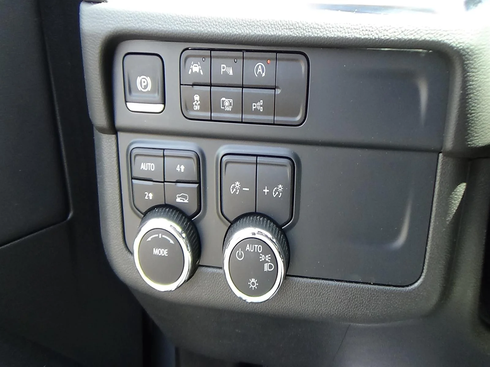 Used 2025 Sterling Gray Metallic (gxd) Chevrolet LT image 18