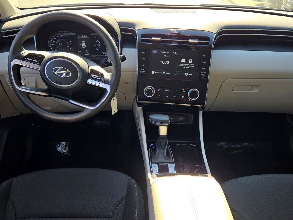 Used 2024 White Pearl Hyundai SE image 15
