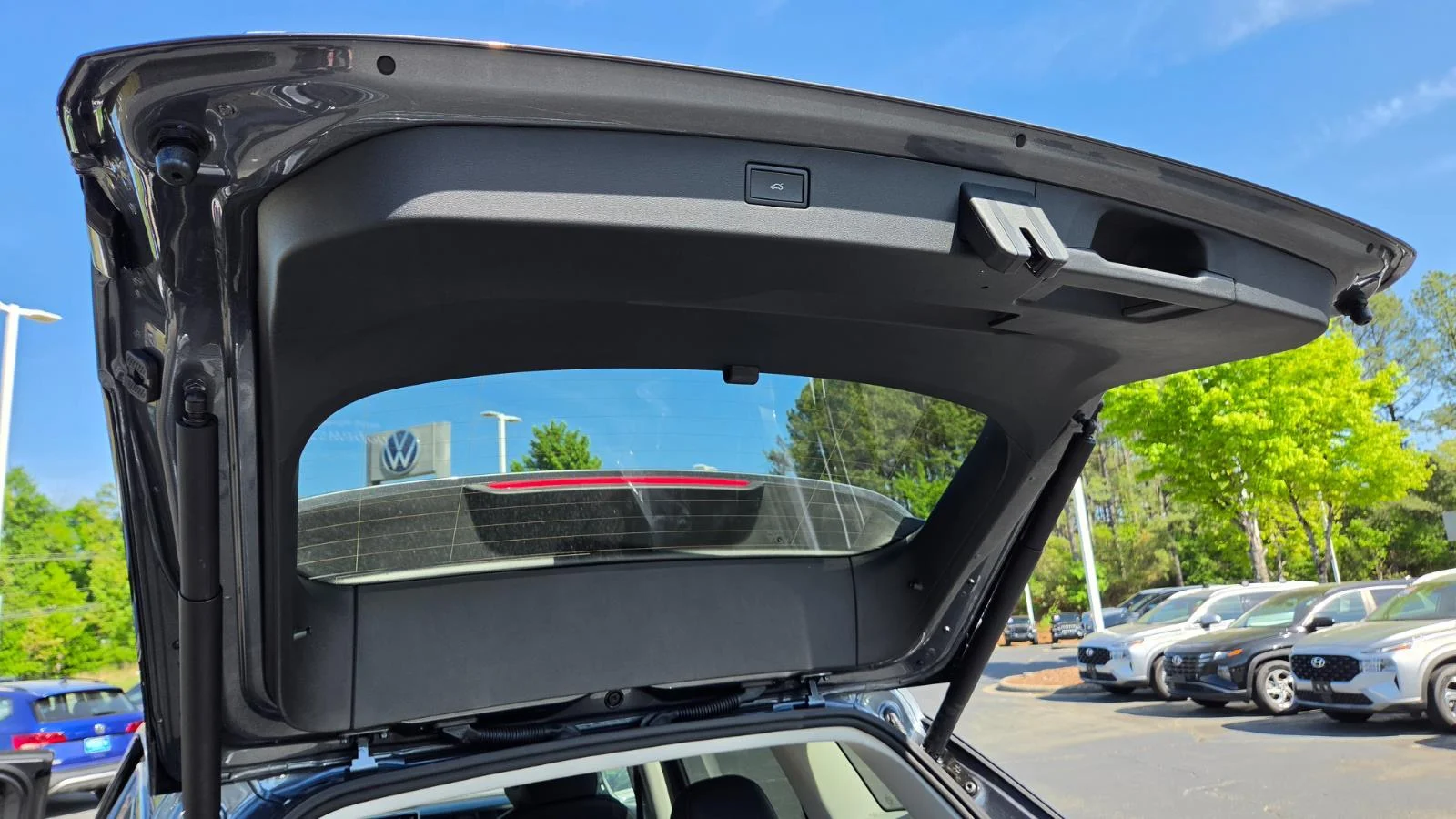 New 2026 Platinum Gray Metallic Volkswagen SE image 57