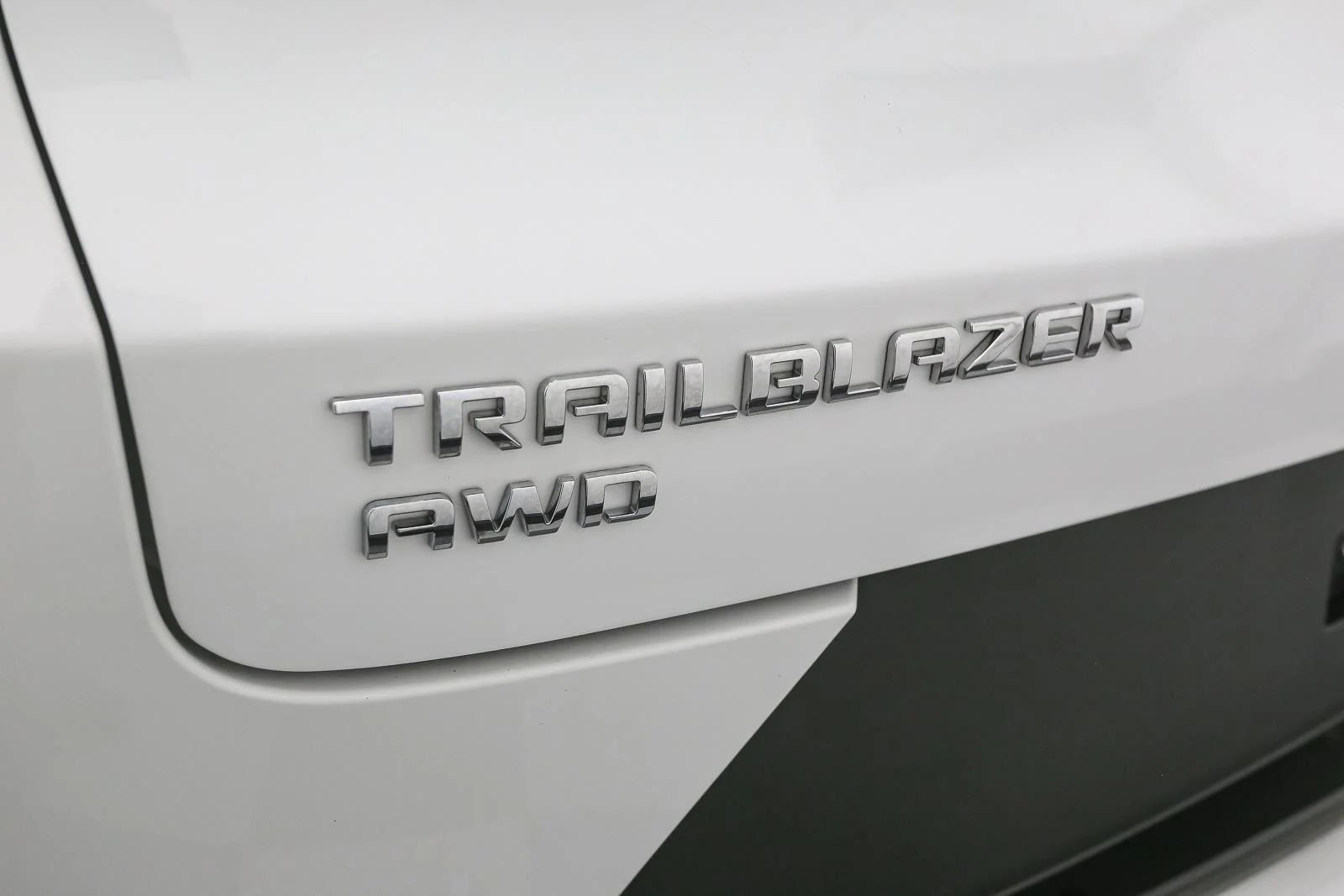 Used 2024 Summit White Chevrolet LT image 10
