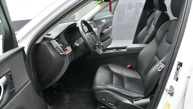 Used 2021 White Volvo T6 Momentum image 26