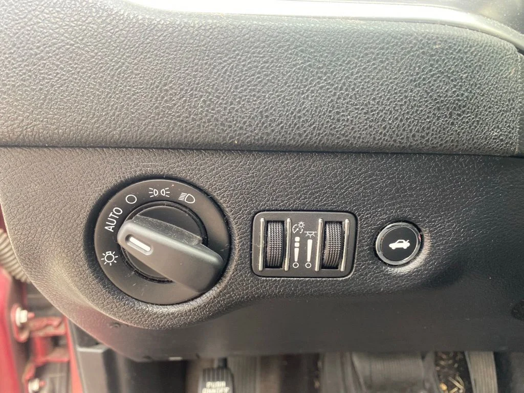 Used 2018 Red Dodge SXT image 7