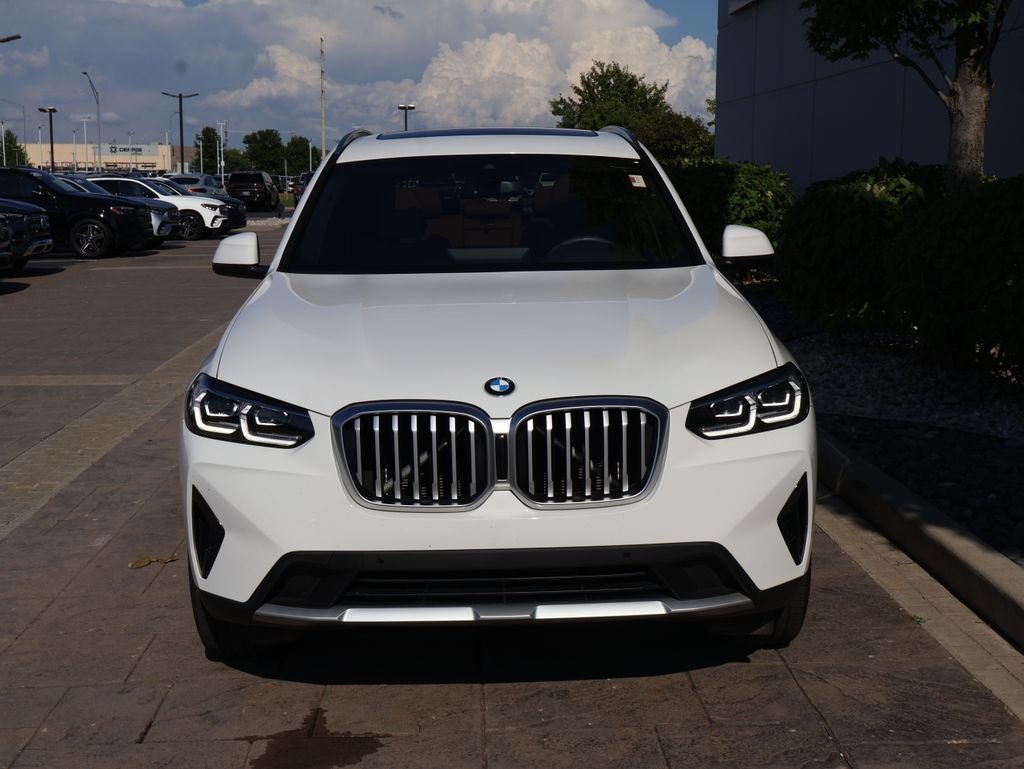 Used 2024 Alpine White BMW xDrive30i image 3