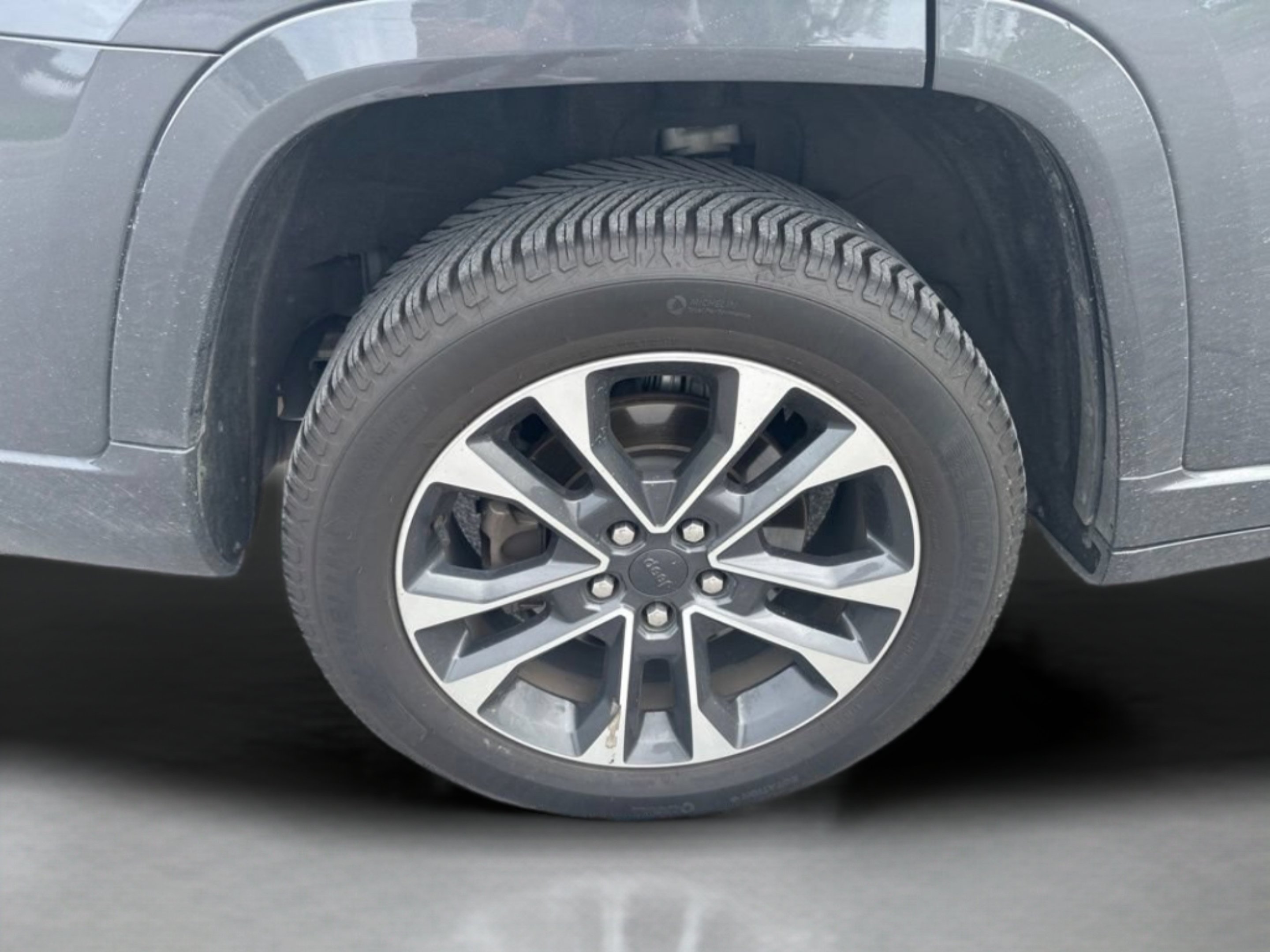 Used 2023 Baltic Gray Metallic Clearcoat Jeep Overland image 39