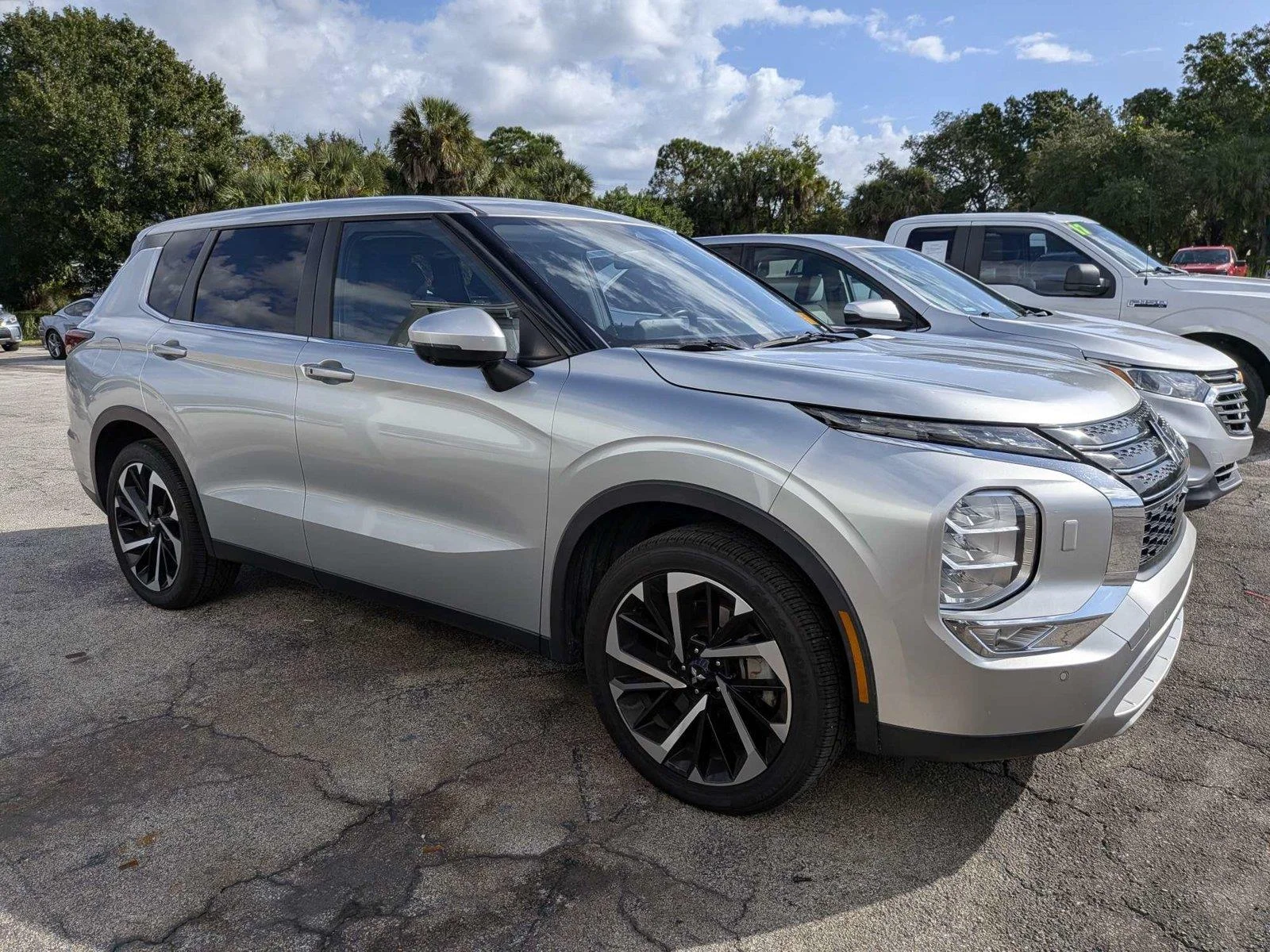 Used 2022  Mitsubishi Black Edition image 2