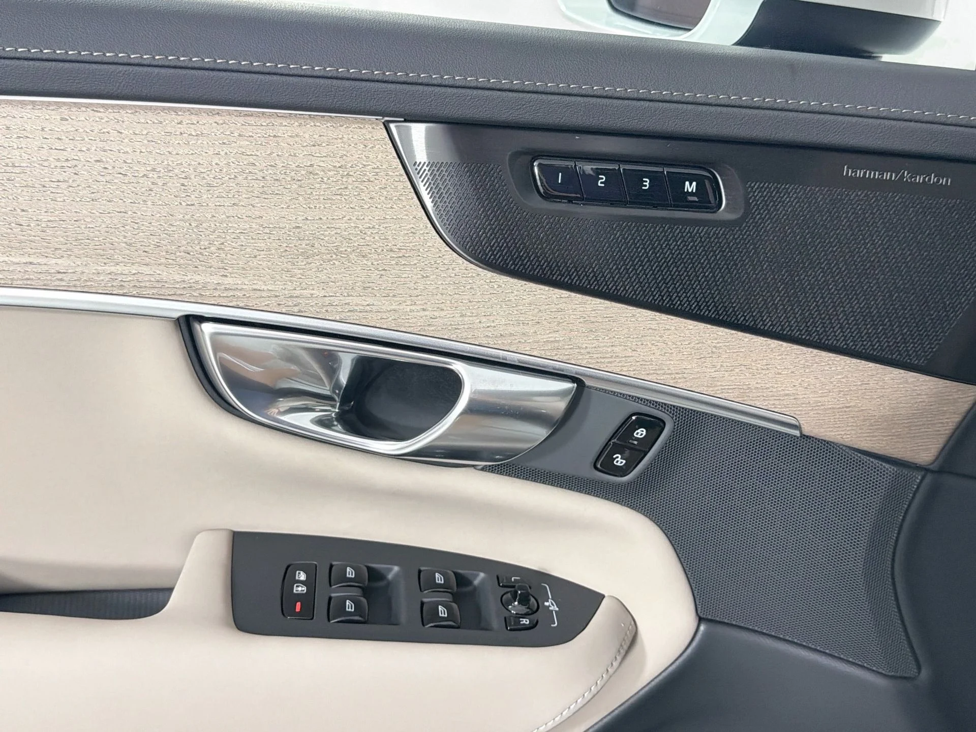 New 2026 Crystal White Volvo Ultra image 16