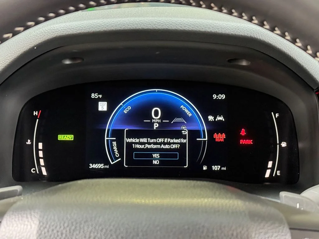 2025 Toyota Camry SE - Photo 14
