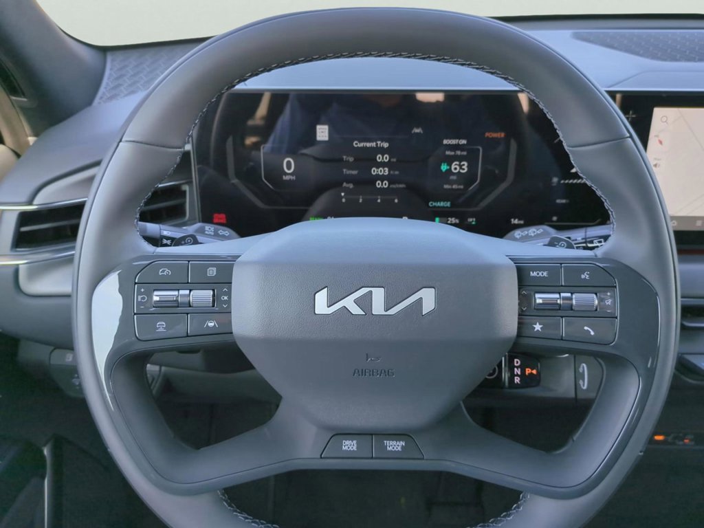 New 2026 Ivory Silver Kia Land AWD image 31