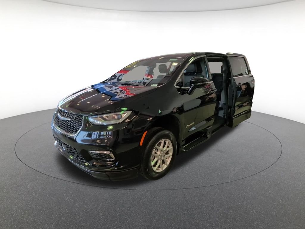 Used 2025 Black Chrysler Mobliity- Braunability - XI image 3