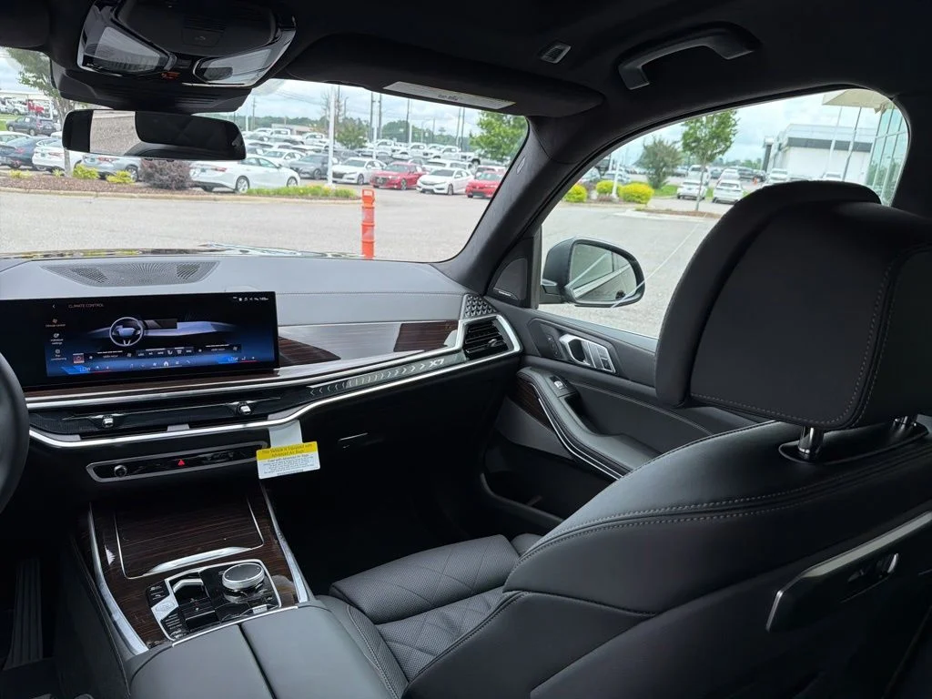 New 2027 Black Sapphire Metallic BMW xDrive40i image 28