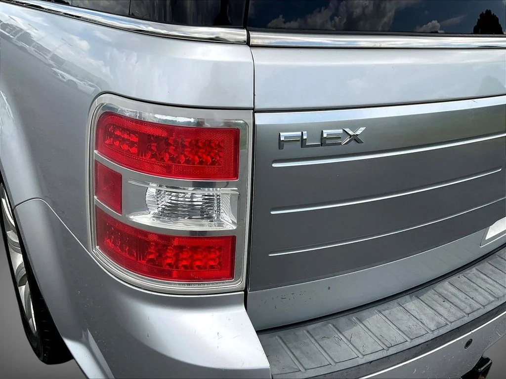 Used 2012 Silver Ford Limited image 23