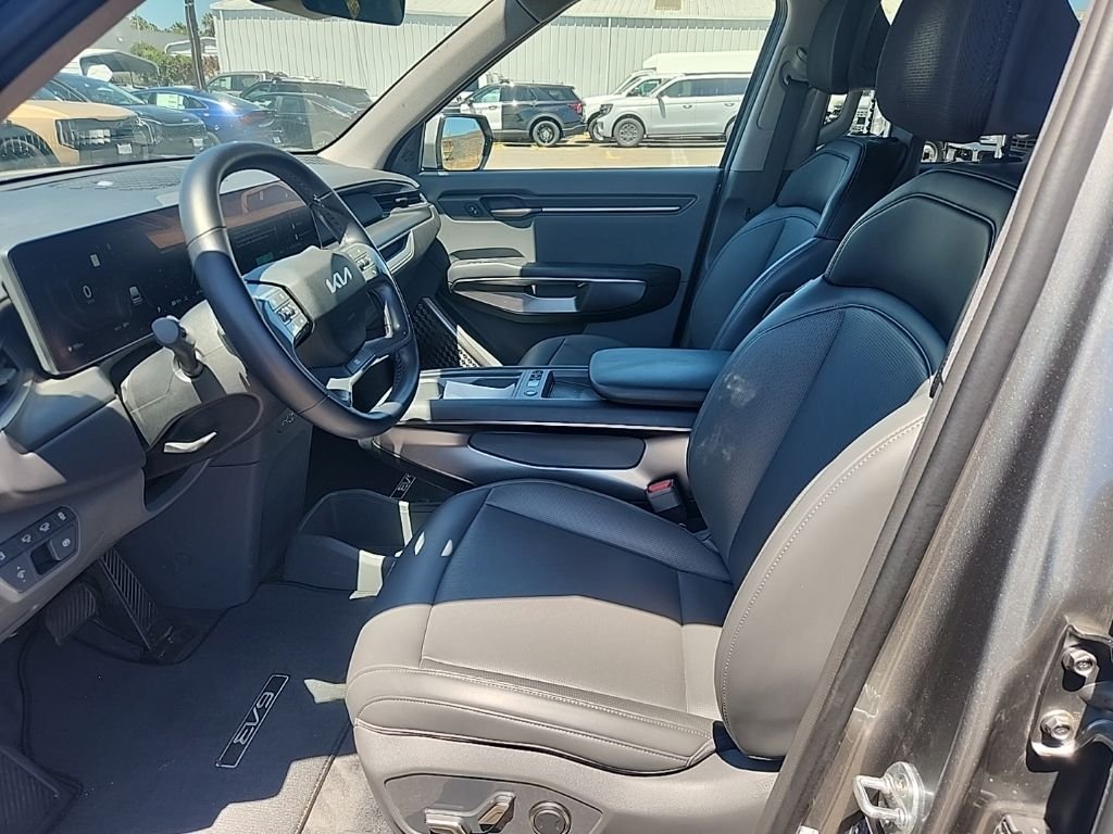Used 2024 Gray Kia Light image 19