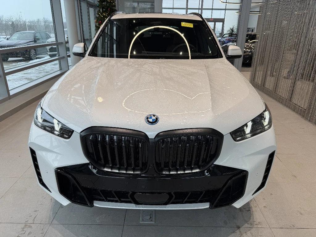 New 2026 Mineral White Metallic BMW xDrive50e image 2