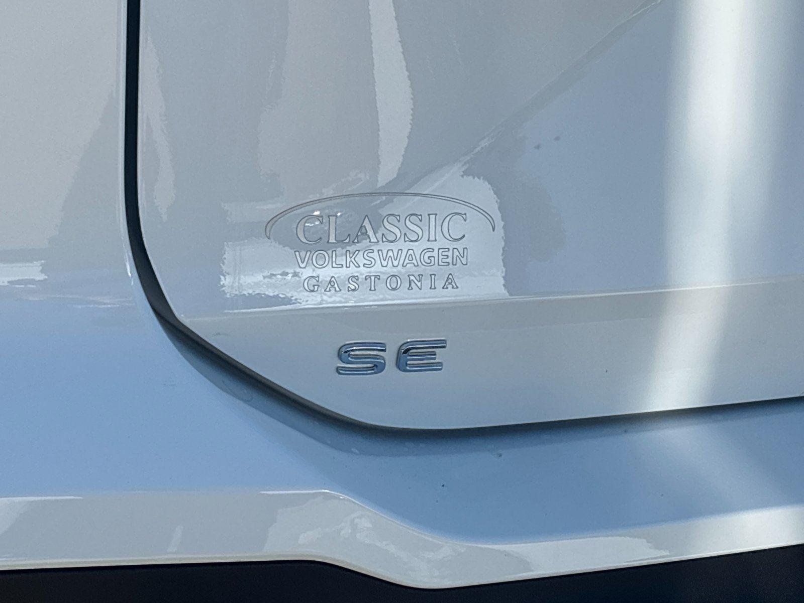New 2026 pure white Volkswagen SE image 11
