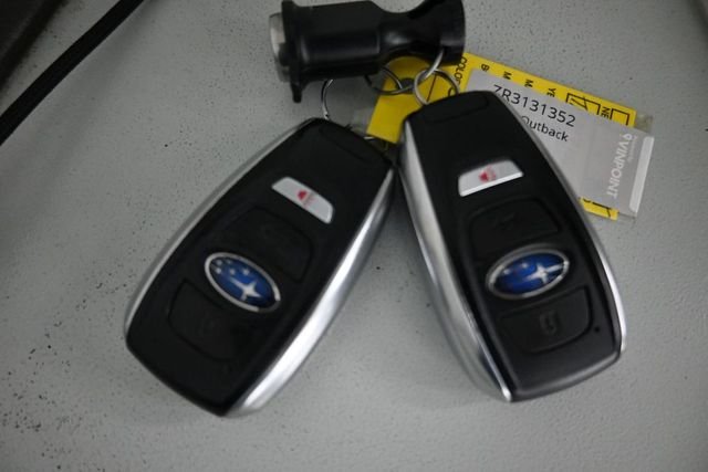 Used 2024 Ice Silver Metallic Subaru Limited image 32
