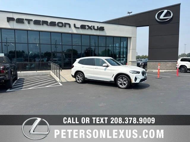 Used 2022  BMW xDrive30i image 1