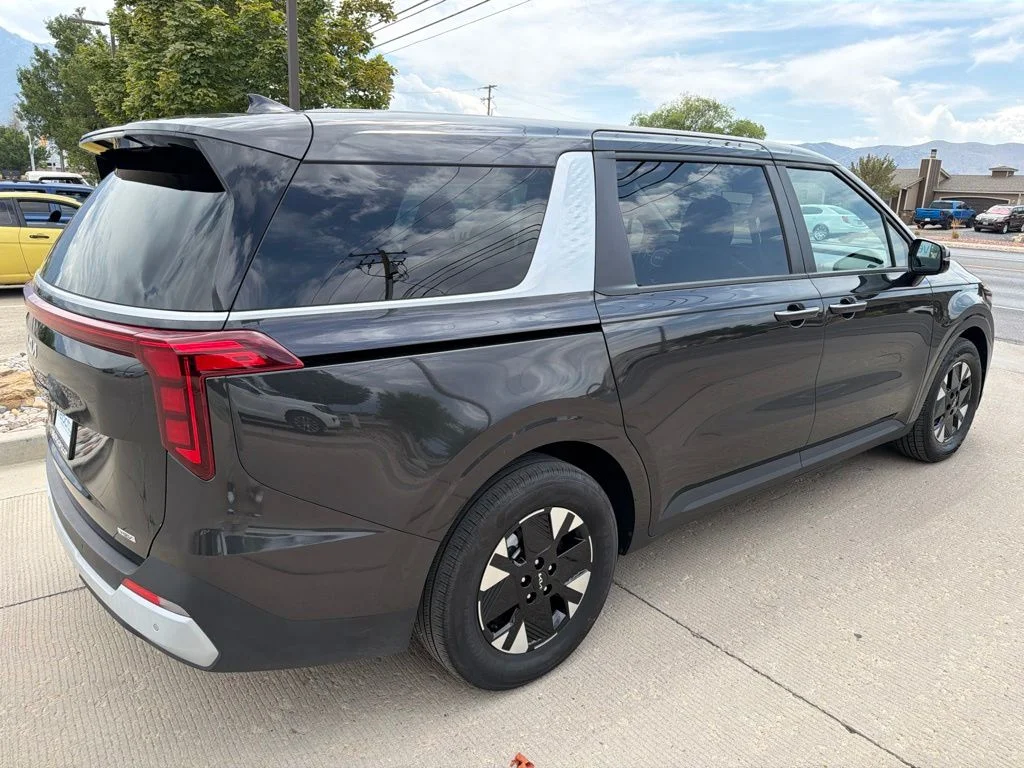 Used 2026 Gray Kia LXS image 3