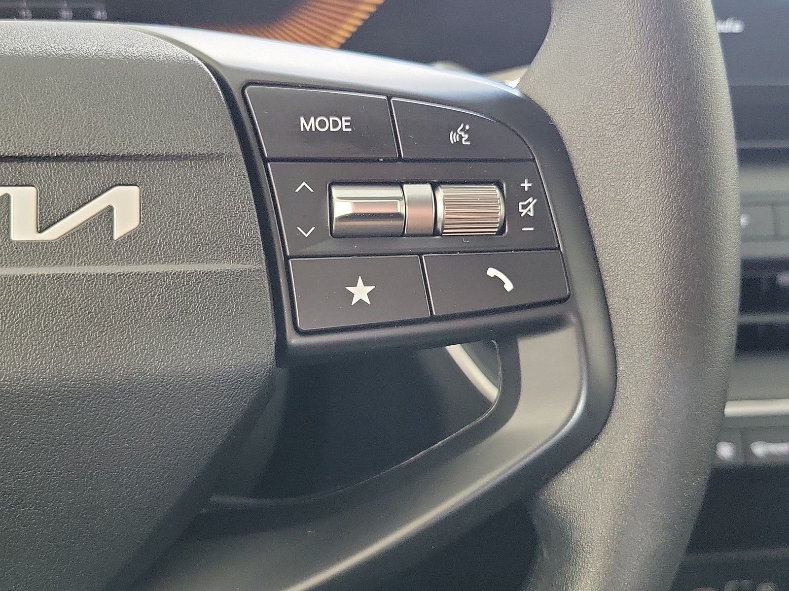 Certified Used 2025 Blue Kia LXS image 15
