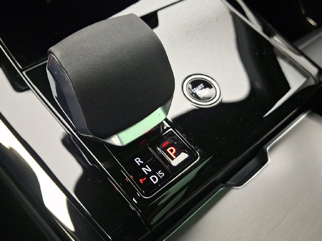 New 2026 Varesine Blue Land Rover SE image 12