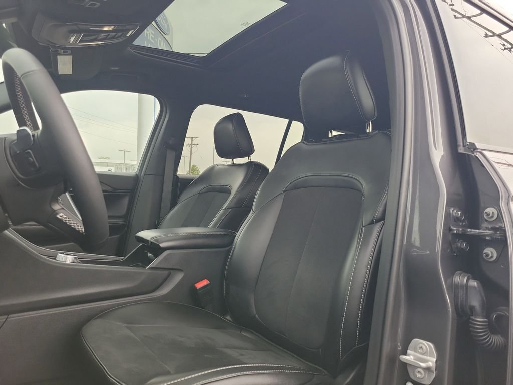 Certified Used 2025 Metallic Jeep Altitude X image 17