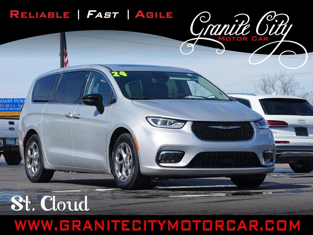 2024 Chrysler Pacifica Limited's photo