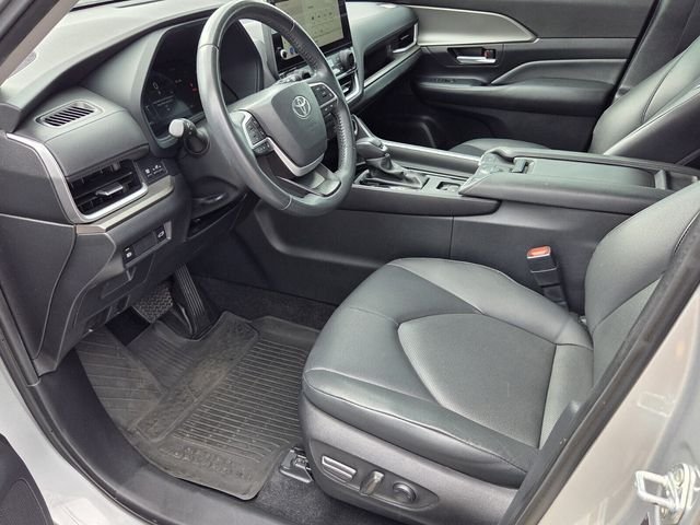 Used 2024 Silver Toyota XLE image 9