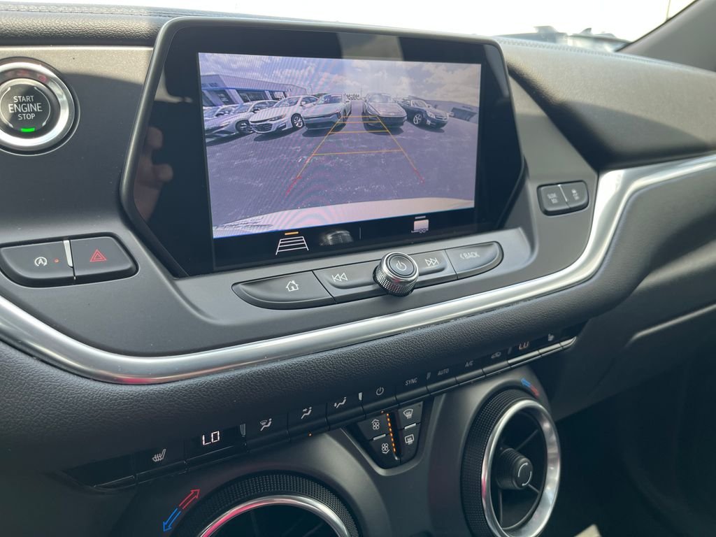 Used 2020 White Chevrolet LT image 16