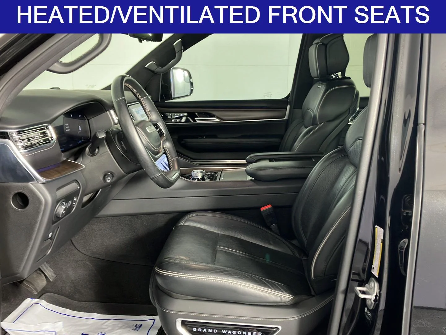 Used 2022 Diamond Black Crystal Pearlcoat Jeep Series II image 9