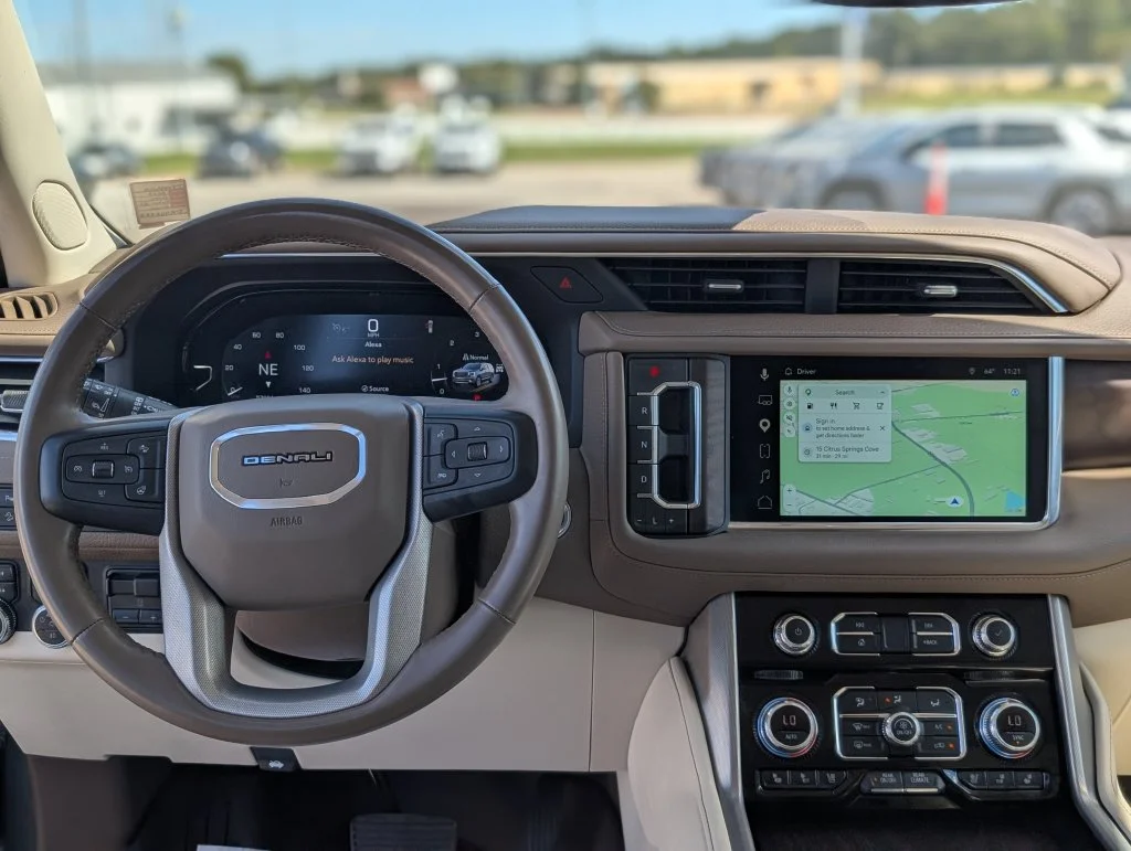Used 2023 Green GMC Denali image 17