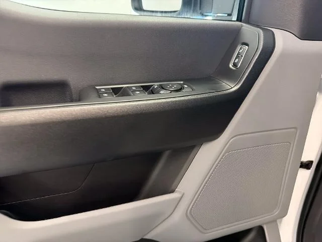 New 2027 Oxford White Ford F-550® XL image 33