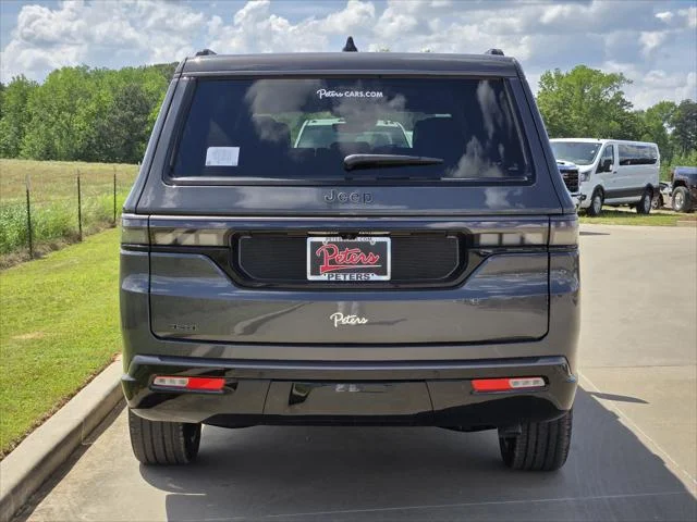 New 2026 Baltic-Gray Metallic Clear-Coat Exterior Paint Jeep Limited Reserve image 4