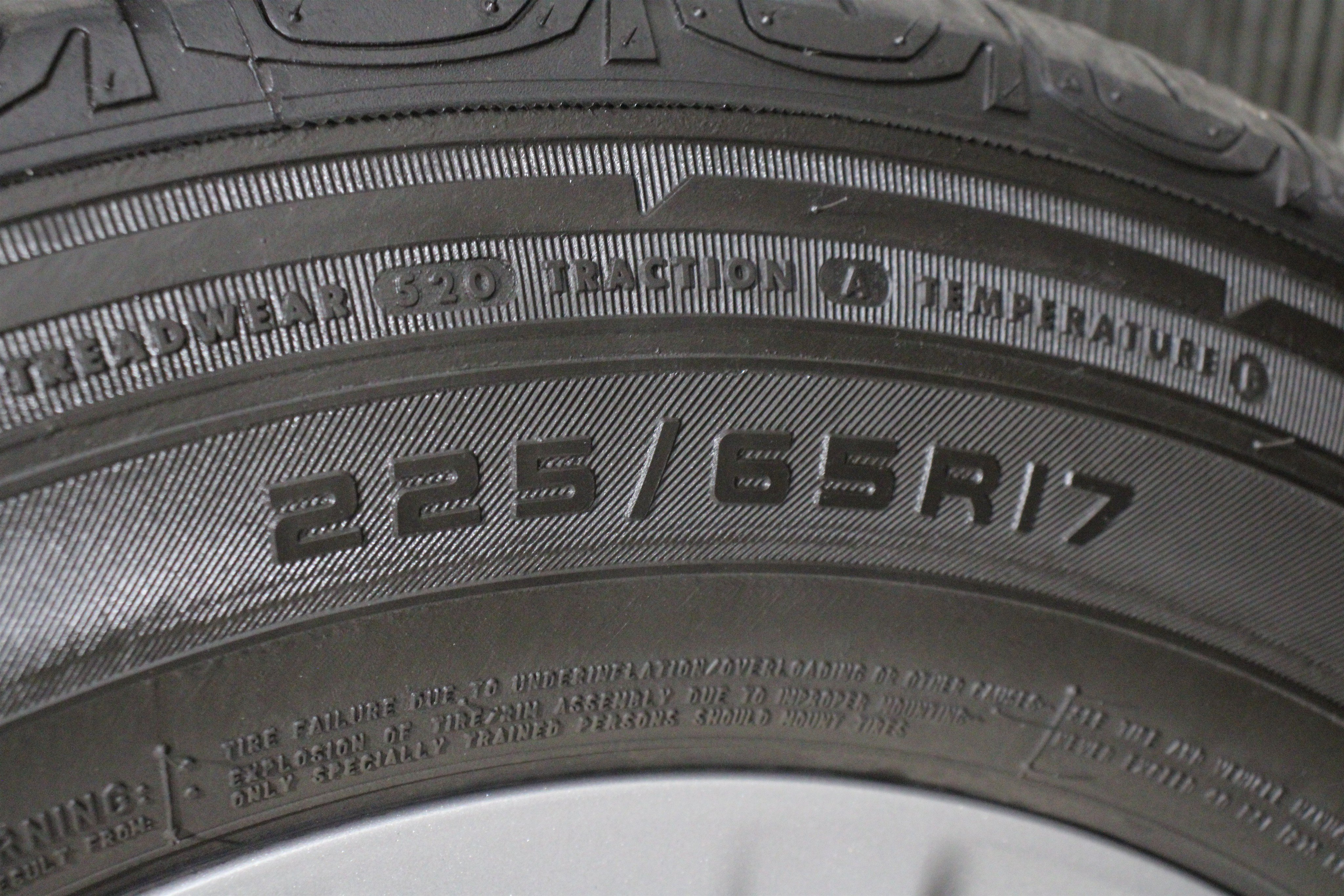 Used 2025 Magnetic Gray Metallic Toyota Hybrid XLE image 40