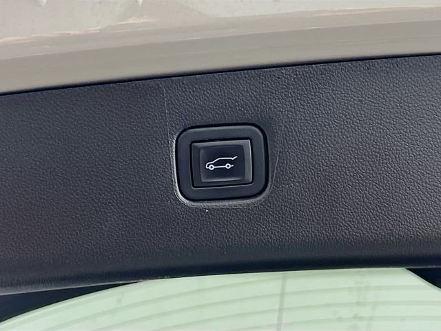 Used 2021 Gray Chevrolet Premier image 29
