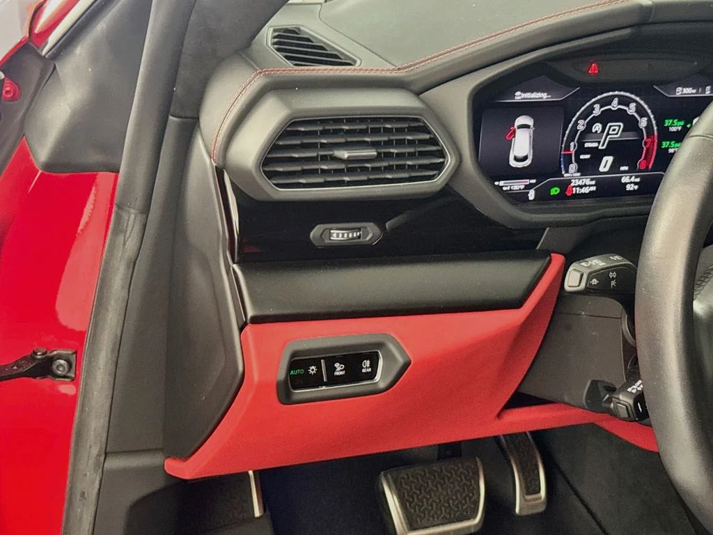 Used 2023 Red Lamborghini S image 10