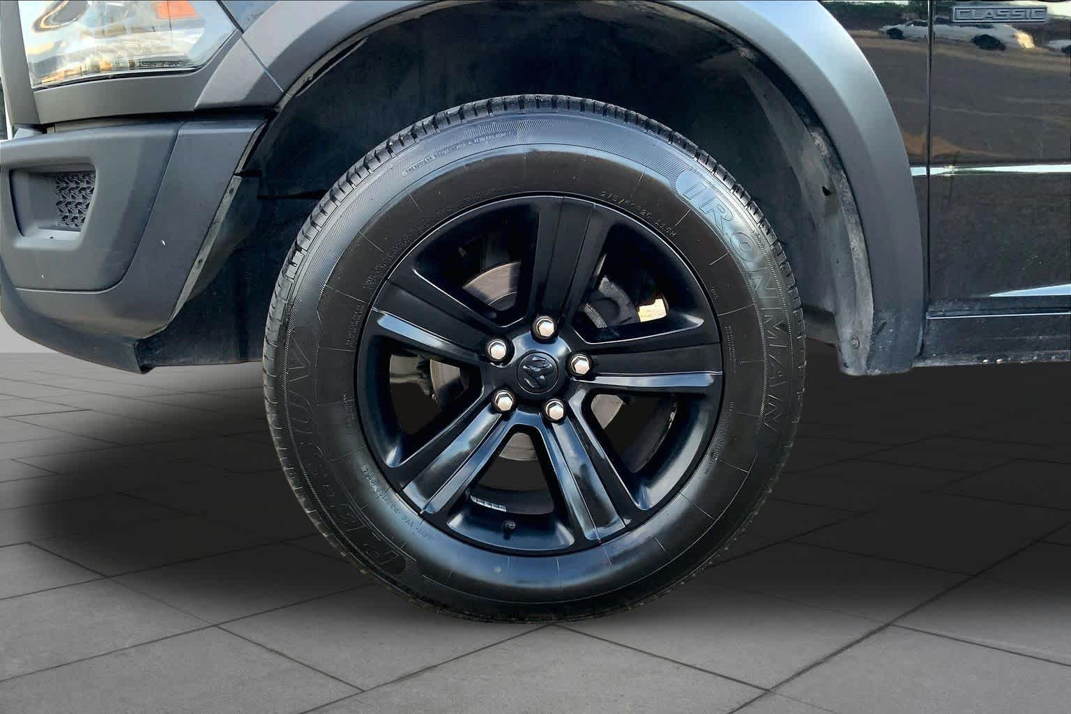Used 2022 Diamond Black Crystal Pearlcoat Ram Warlock image 11