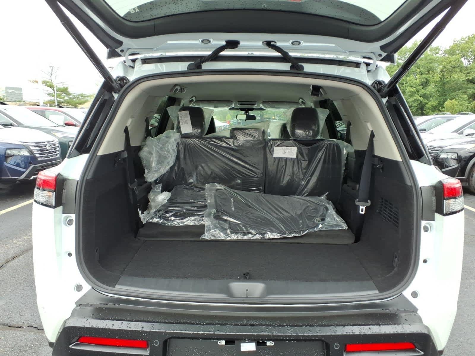 New 2026 Everest White Pearl Tricoat Nissan SV image 6