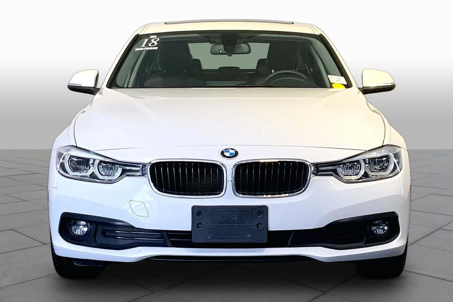Used 2018 Alpine White BMW 320i xDrive image 4