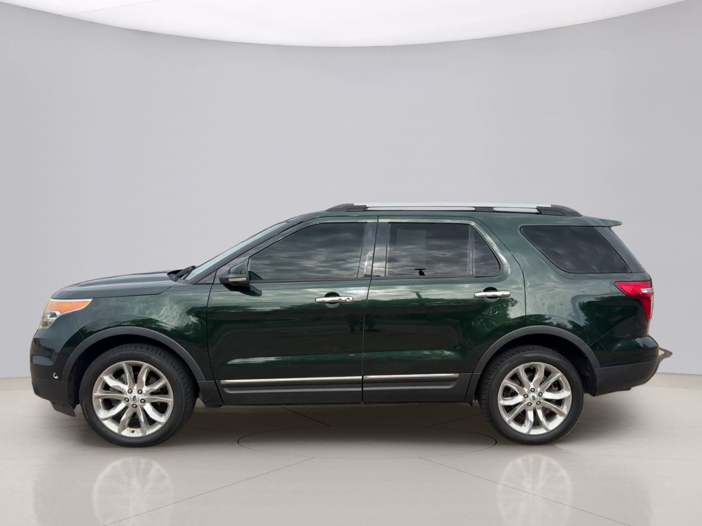 Used 2013 Green Ford LIMITED image 2