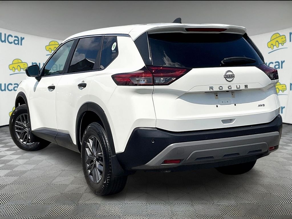 Used 2023 White Nissan S image 4