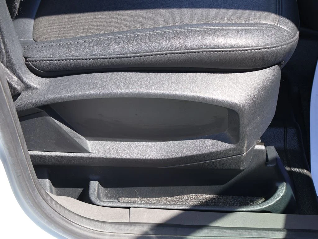 Used 2020 White Ford XL image 9