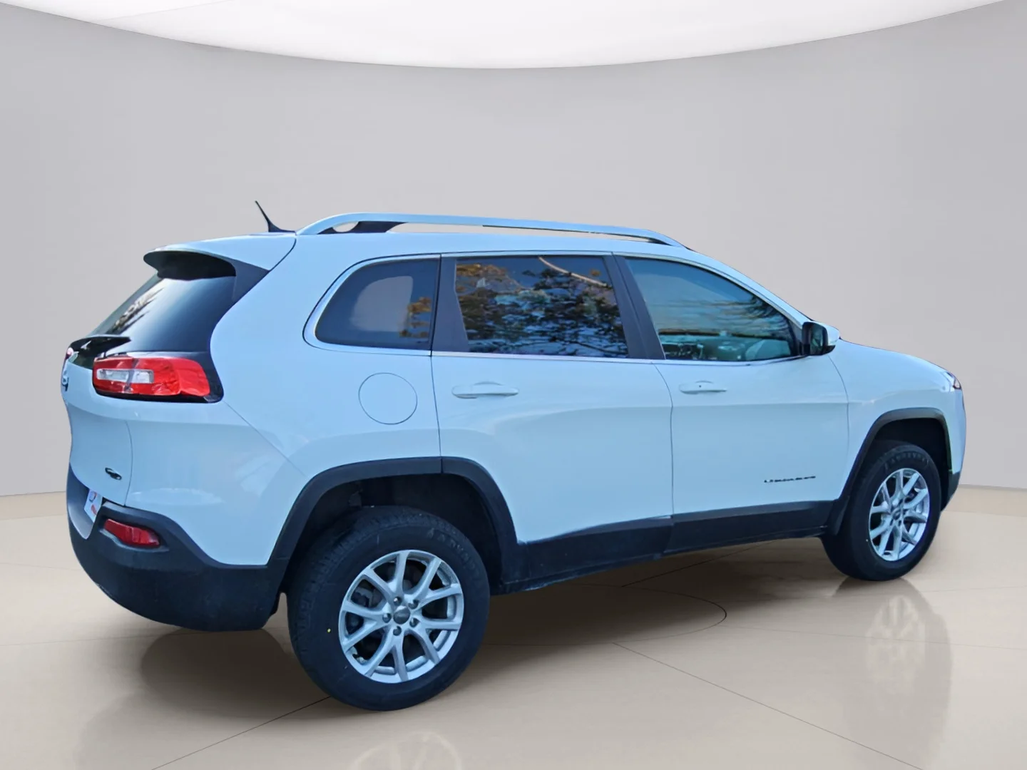 Used 2014 White Jeep Latitude Sport Utili image 9
