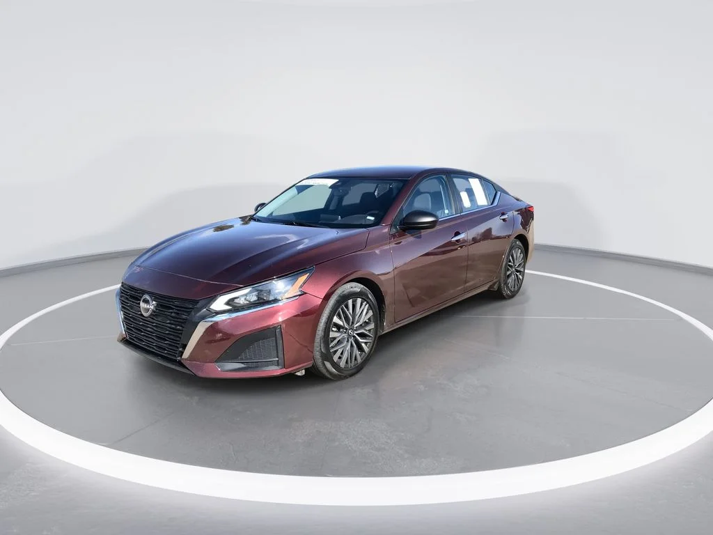 Used 2024 Red Nissan 2.5 SV image 4
