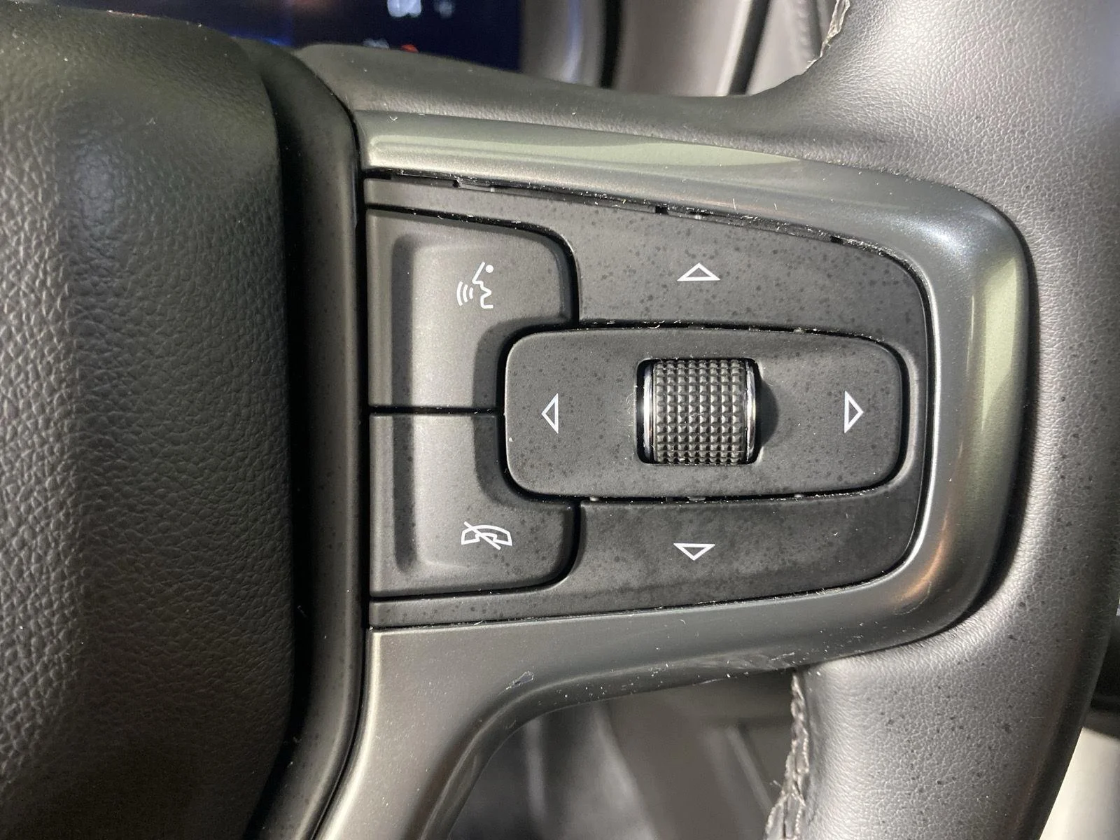 Used 2023 Summit White Chevrolet Z71 image 16