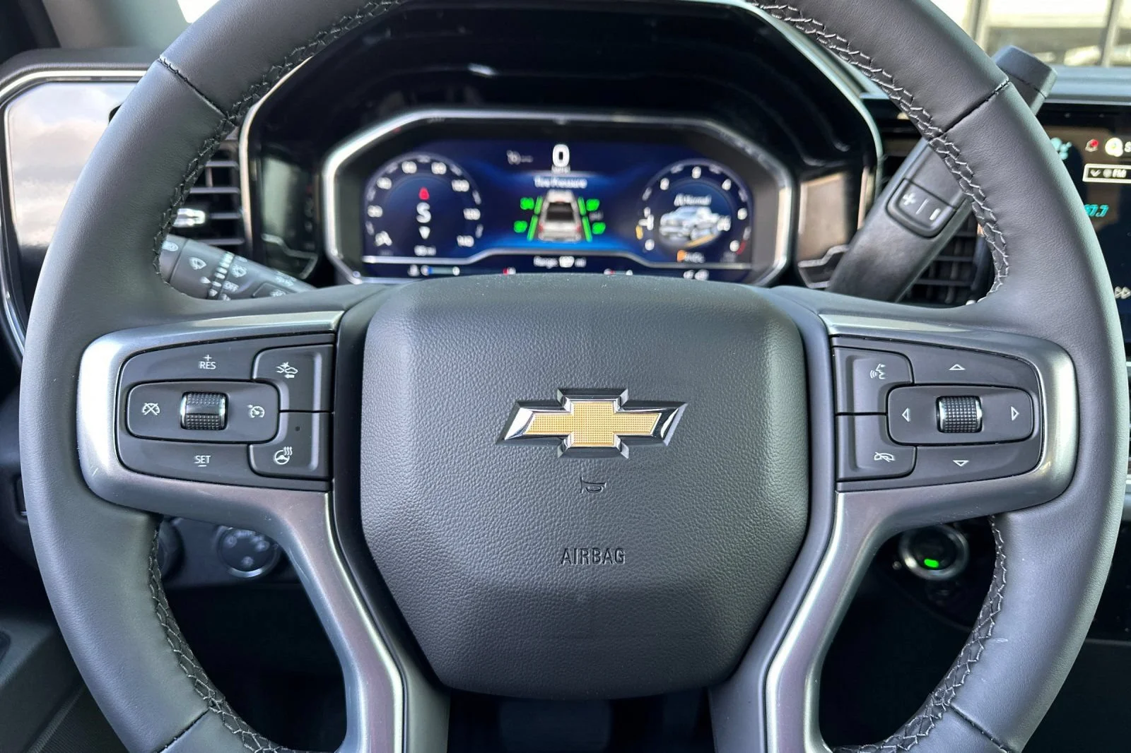 New 2025 Summit White Chevrolet LT (2FL) image 20